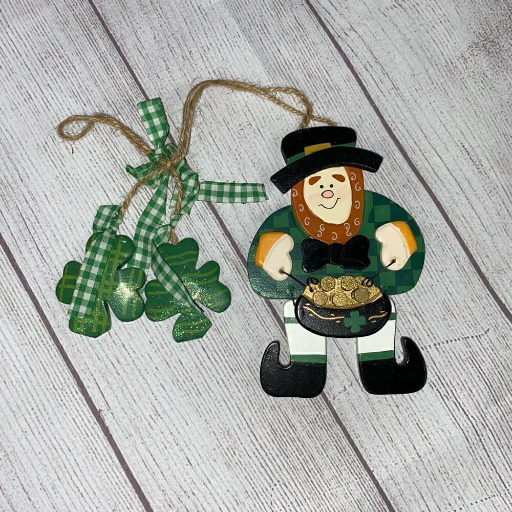 Leprechaun and shamrock hanging decor 6”